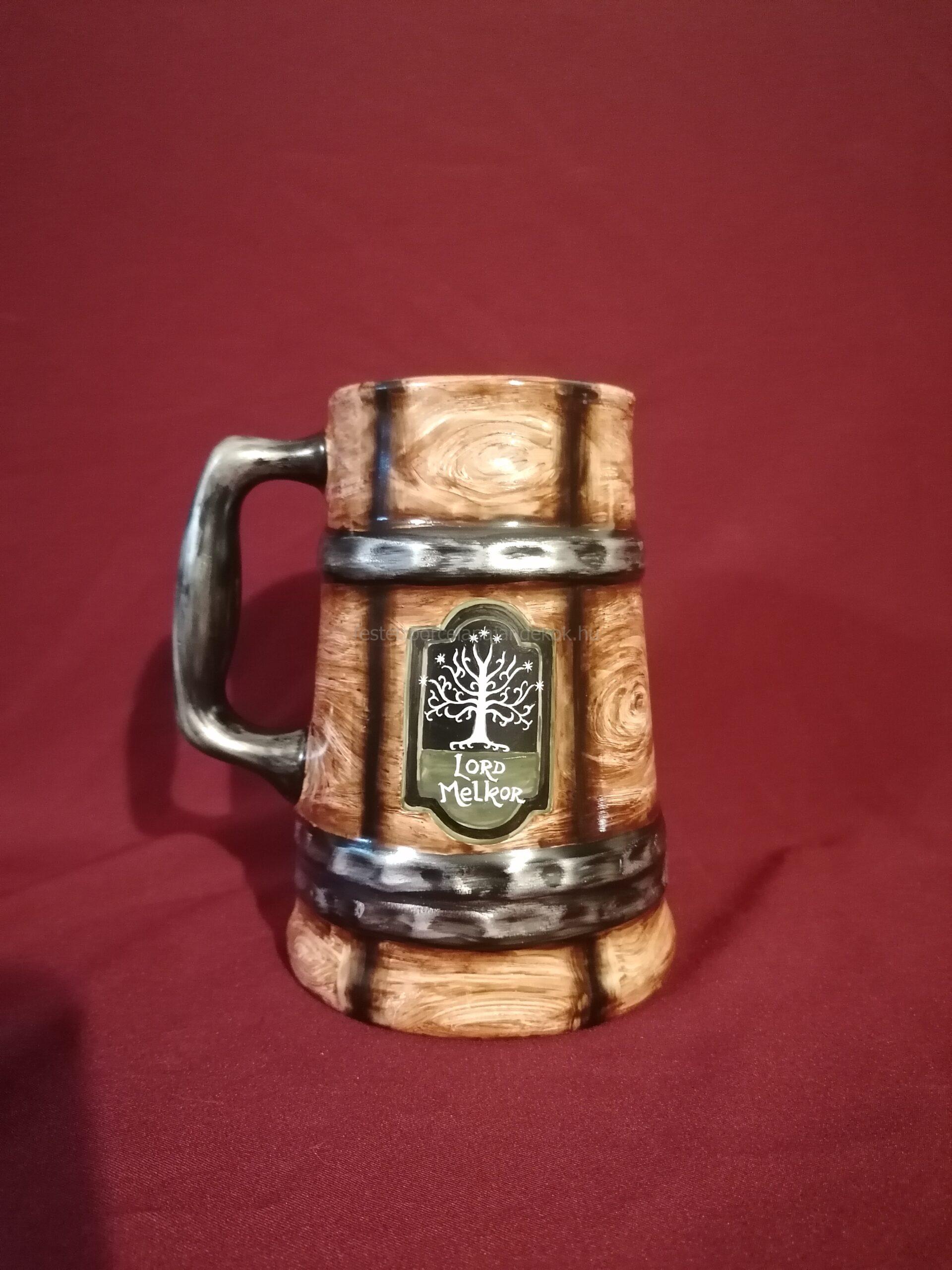 Gyűrűk ura stílusú festett korsó