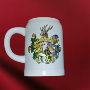 Festett korsó címerrel